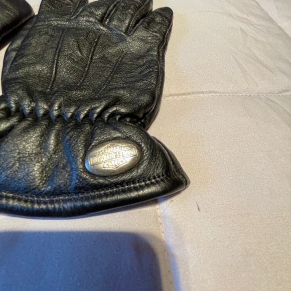 Harley-Davidson Black Leather Riding Gloves - Picture 3 of 5